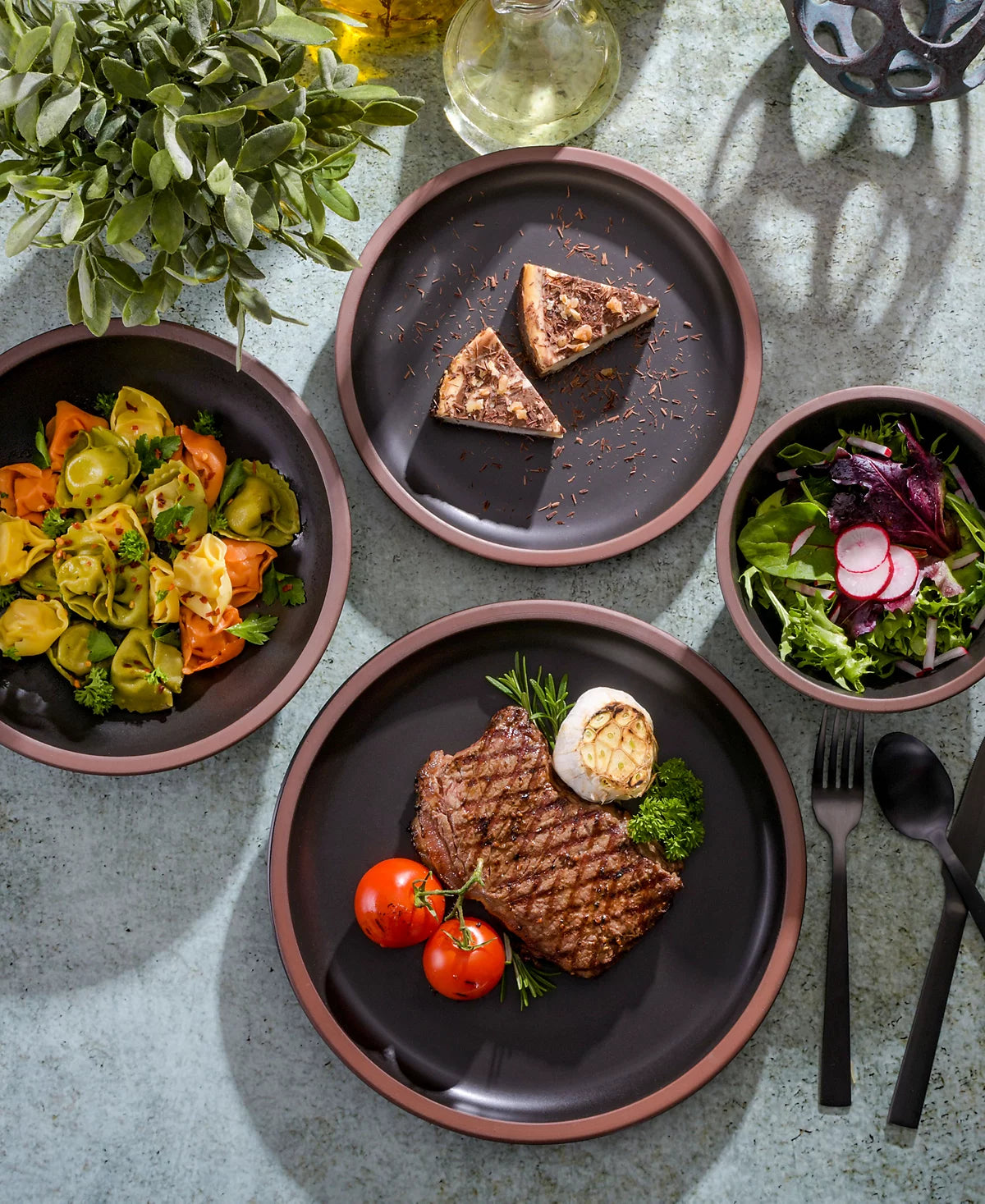 Aparelho de Jantar em Porcelana Clássico Haruki Preto - 16 Peças